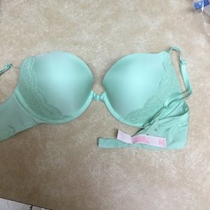 34C Victoria’s Secret bra. Great condition